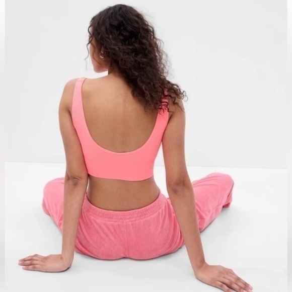 NWT GAP Seamless Rib Bralette- in Phlox Pink medium - Picture 3 of 3
